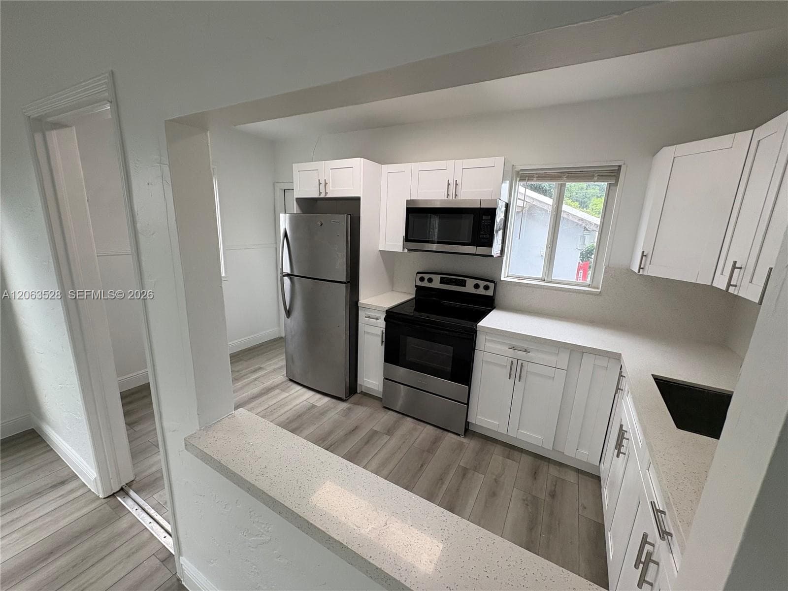 10417 NW 6th Ave # Front, Miami, FL 33150 — zdjęcie 3