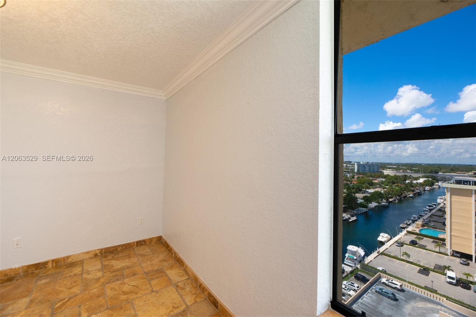 2350 NE 135th St # 1503, North Miami, FL 33181 — zdjęcie 5