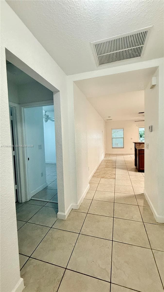 1018 Foster Rd, Hallandale Beach, FL 33009 — zdjęcie 4