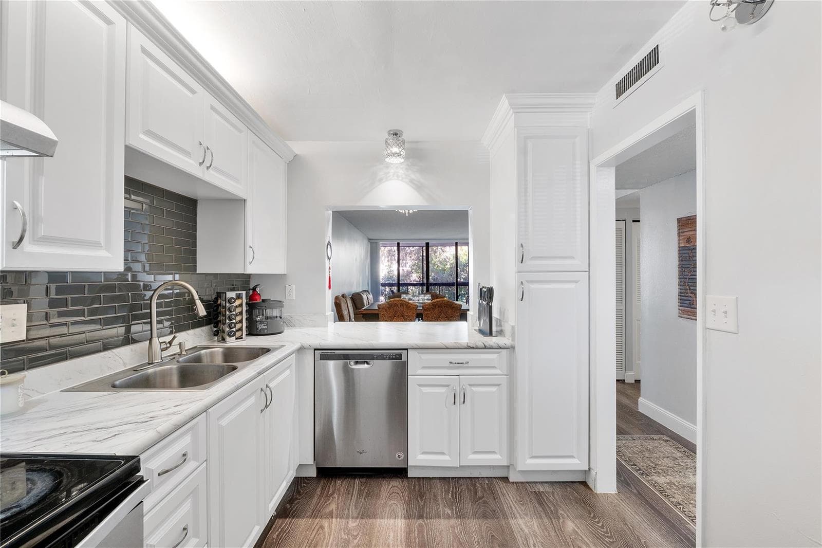 8437 FOREST HILLS Drive # 203, Coral Springs, FL 33065