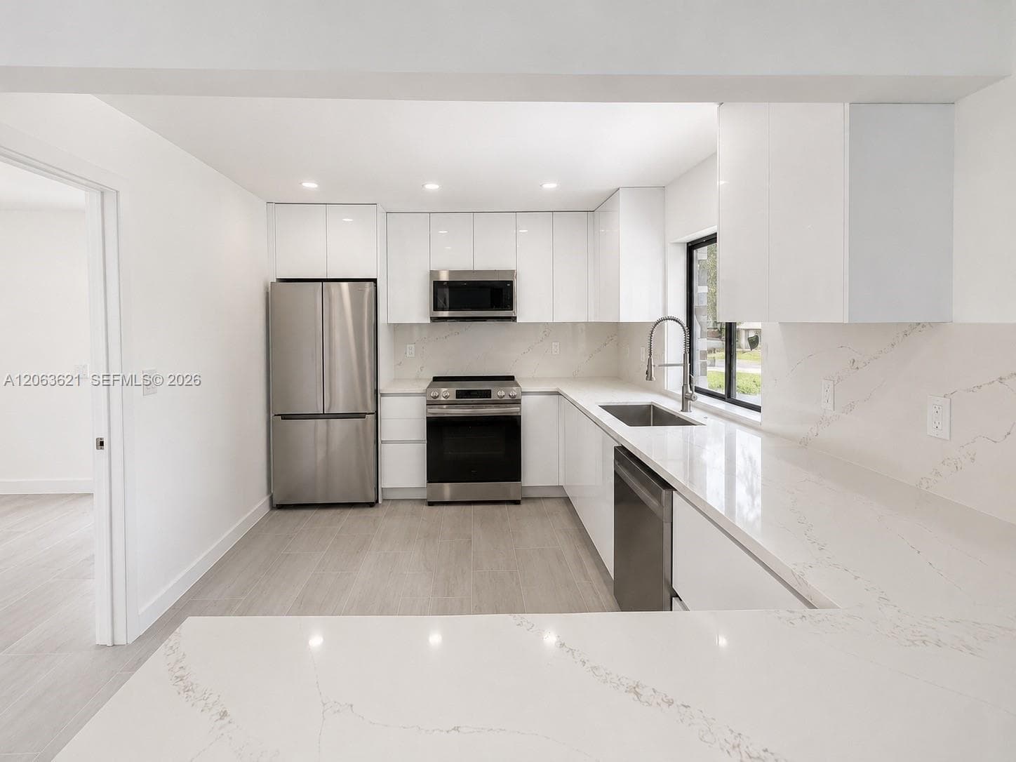 1141 NE 166th St, North Miami Beach, FL 33162 — zdjęcie 4