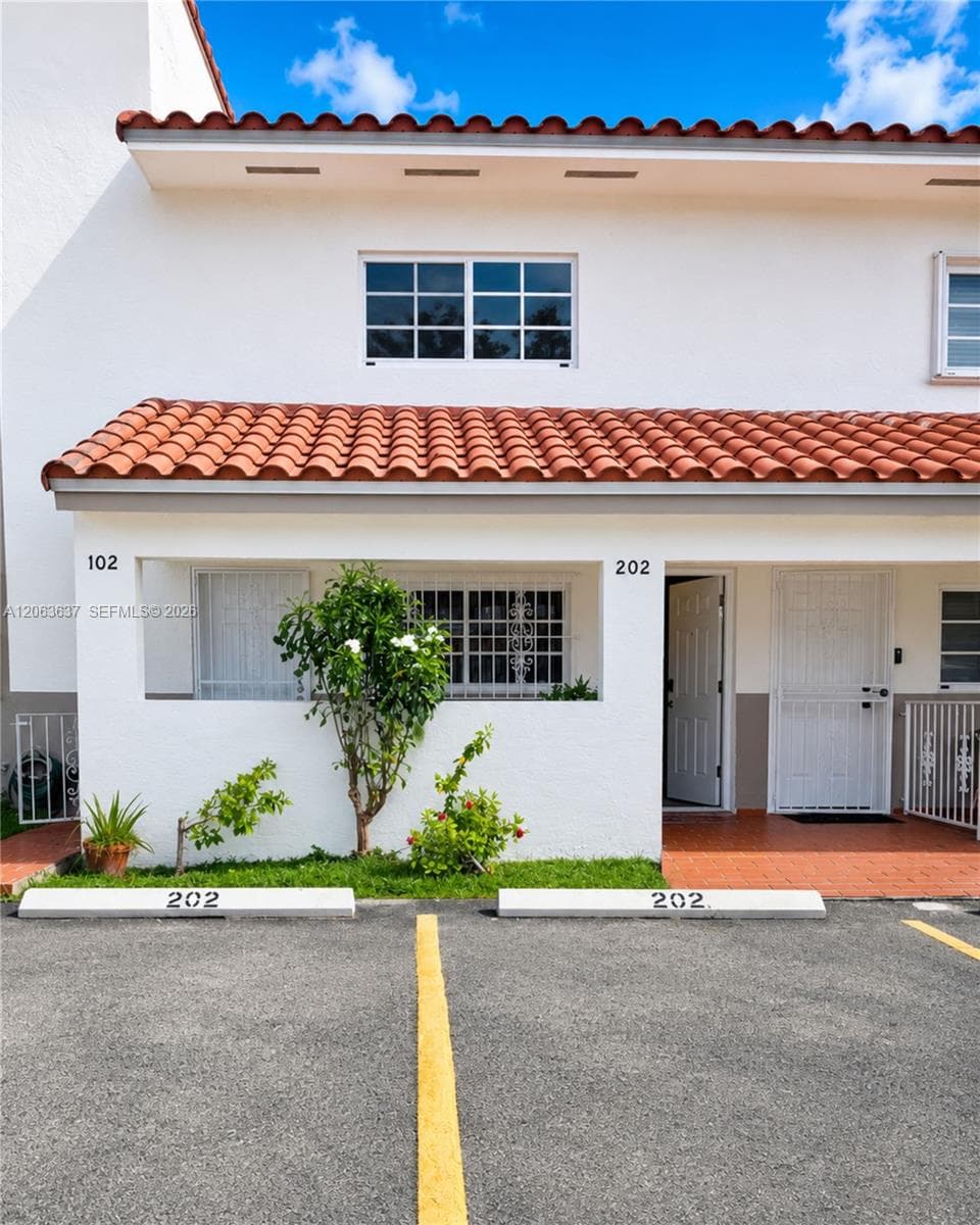 7878 W 29th Ln # 202, Hialeah, FL 33018