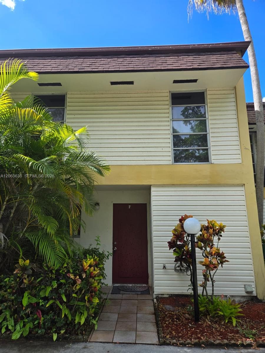 3320 Simms # 11F, Hollywood, FL 33021