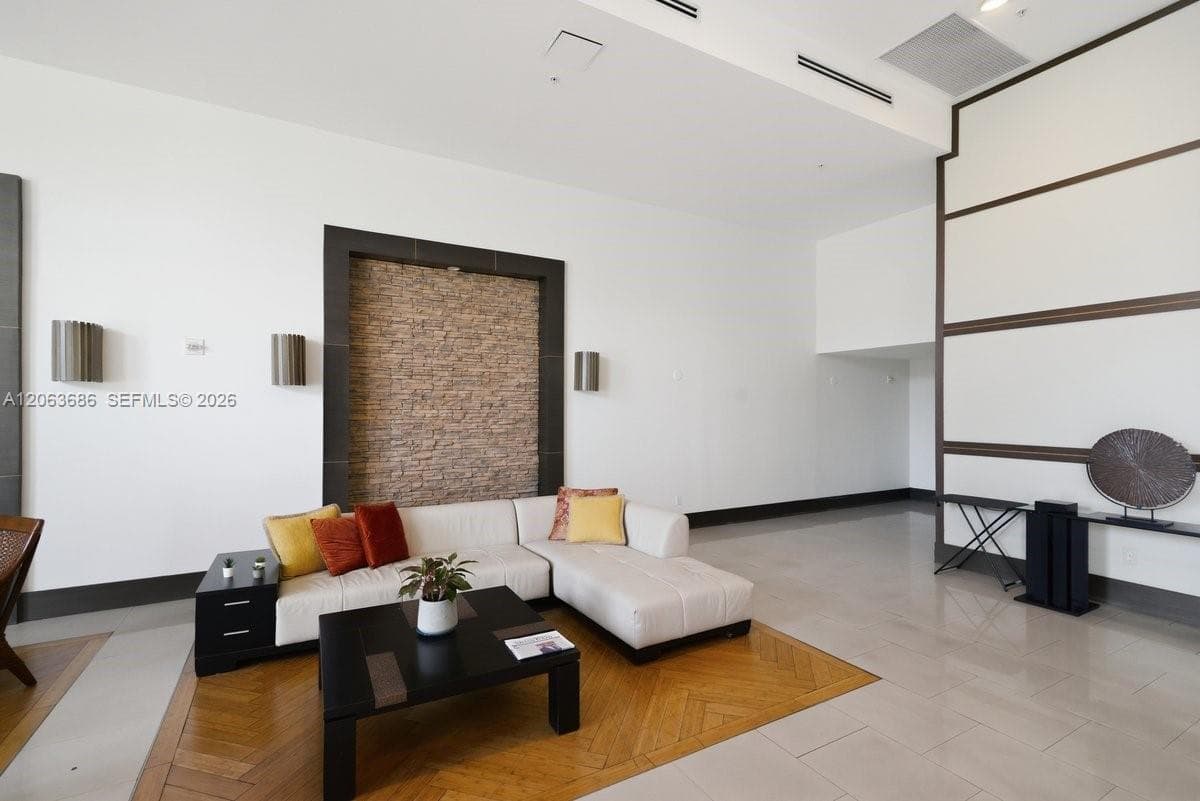 4242 NW 2nd St # 807, Miami, FL 33126 — zdjęcie 3