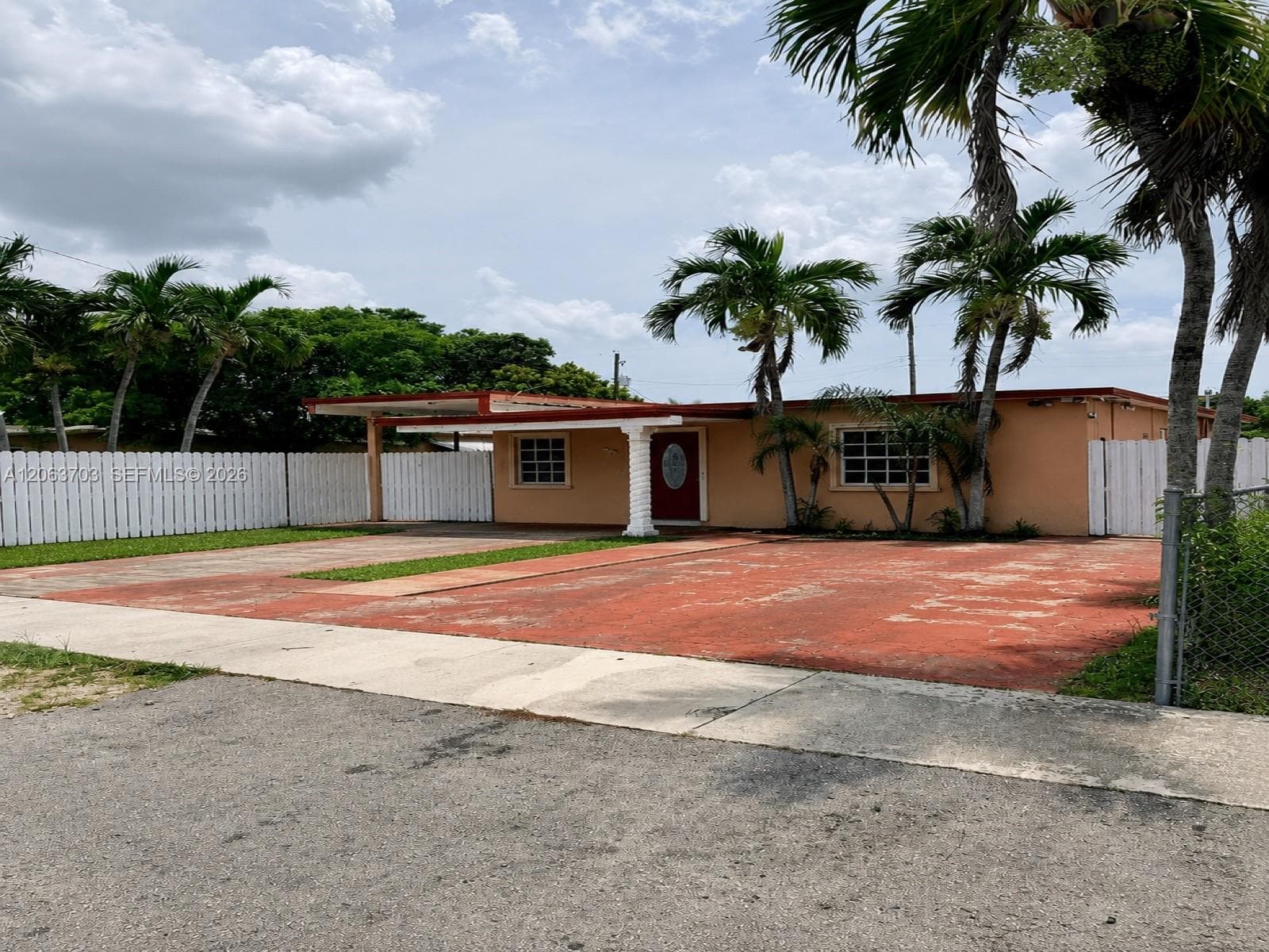 142 E 45th St, Hialeah, FL 33013 — zdjęcie 2