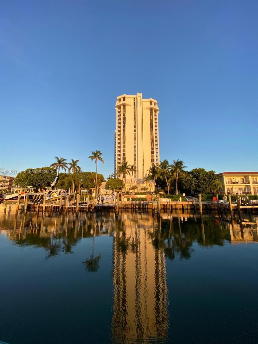 4000 Towerside Ter # 301, Miami, FL 33138