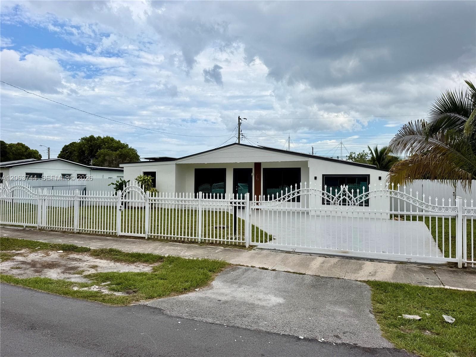 2310 NW 208th St, Miami Gardens, FL 33056 — zdjęcie 2