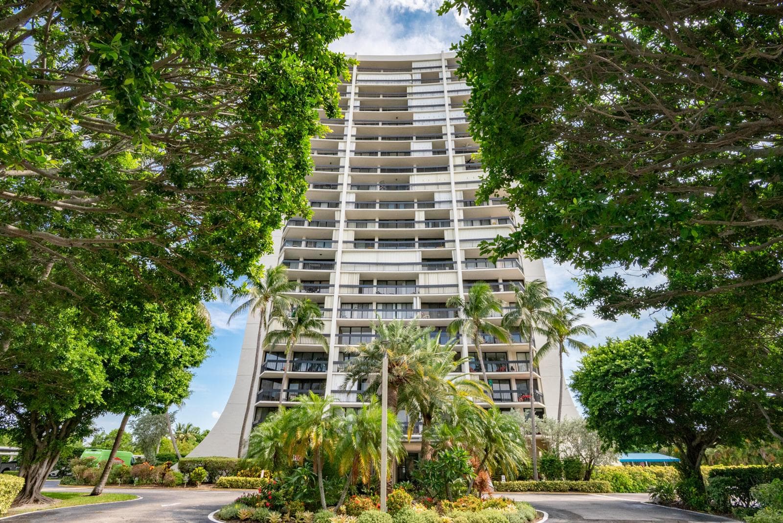 2400 PRESIDENTIAL Way # 1505, West Palm Beach, FL 33401