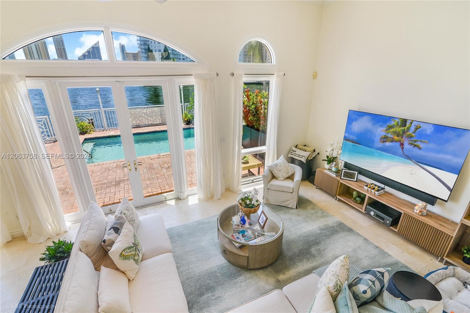 3972 NE 171st St, North Miami Beach, FL 33160 — zdjęcie 2