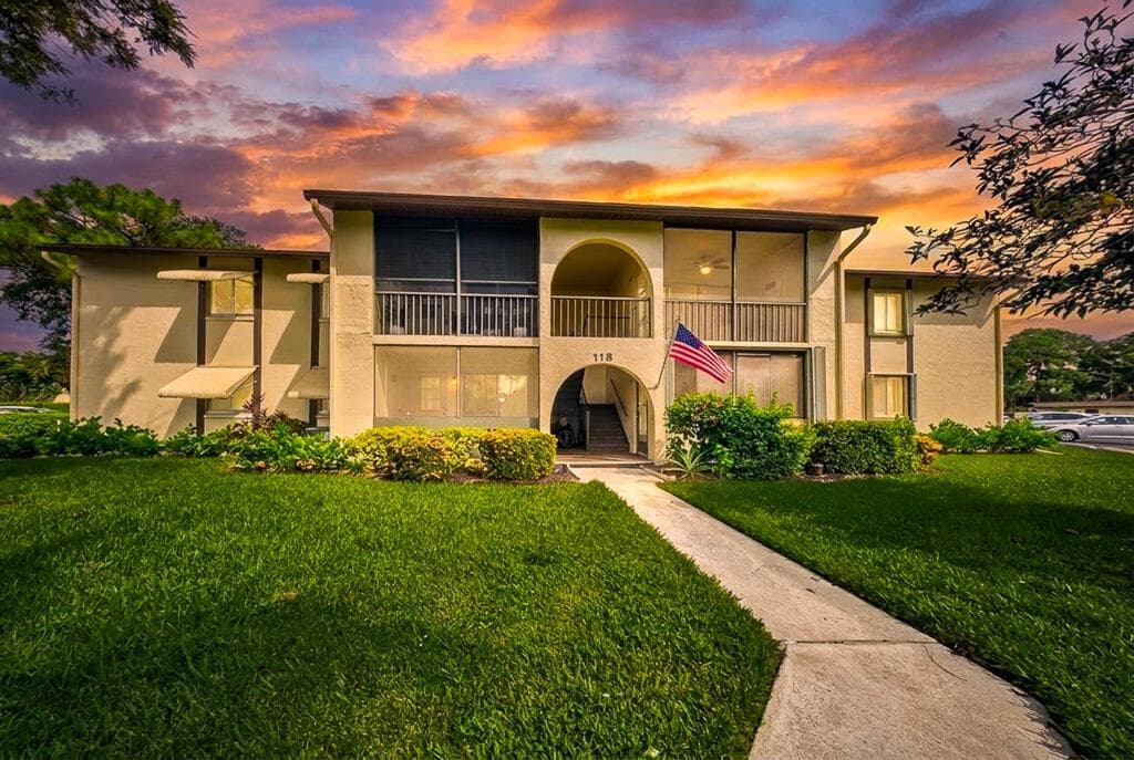 118 Lake Pine Circle # A-2, FL 33463