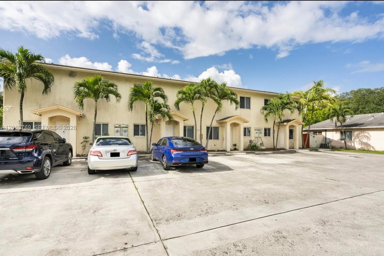 925 SW 8th St # A, Hallandale Beach, FL 33009