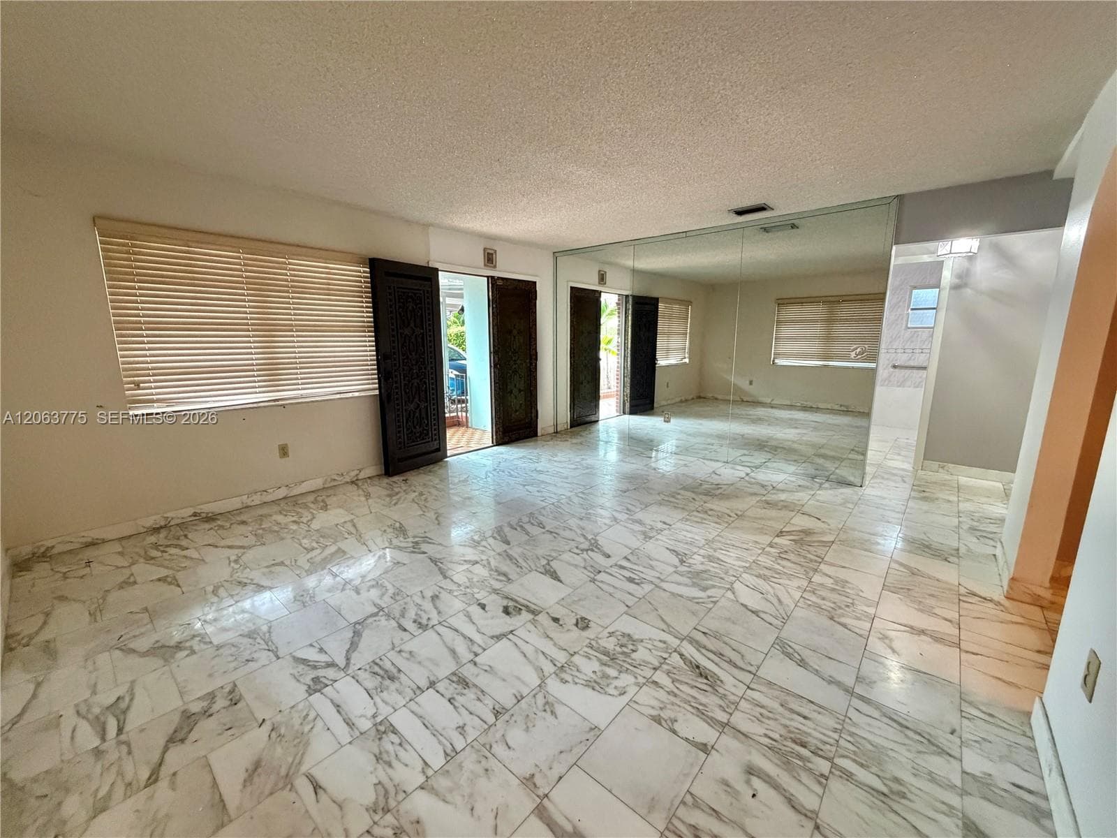 320 NW 61st Ave, Miami, FL 33126 — zdjęcie 5
