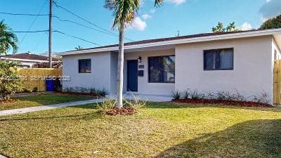830 NE 171st St, North Miami Beach, FL 33162 — zdjęcie 2