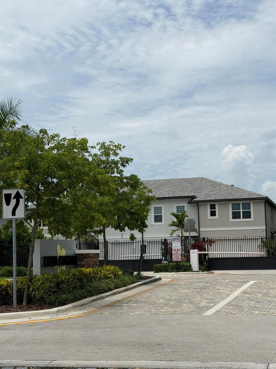 2933 OLIVIA Avenue, Lauderdale Lakes, FL 33311 — zdjęcie 4