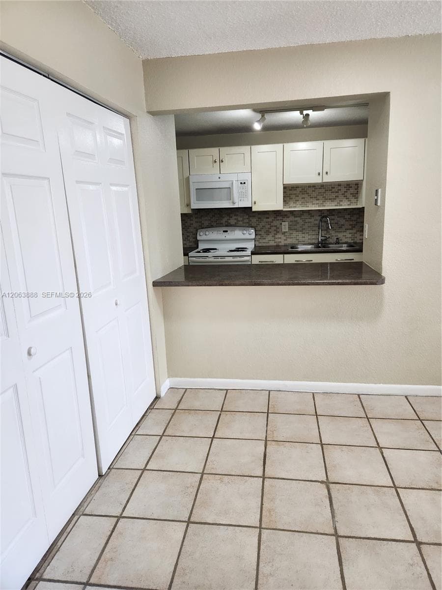 802 NW 87th Ave # 312, Miami, FL 33172 — zdjęcie 5