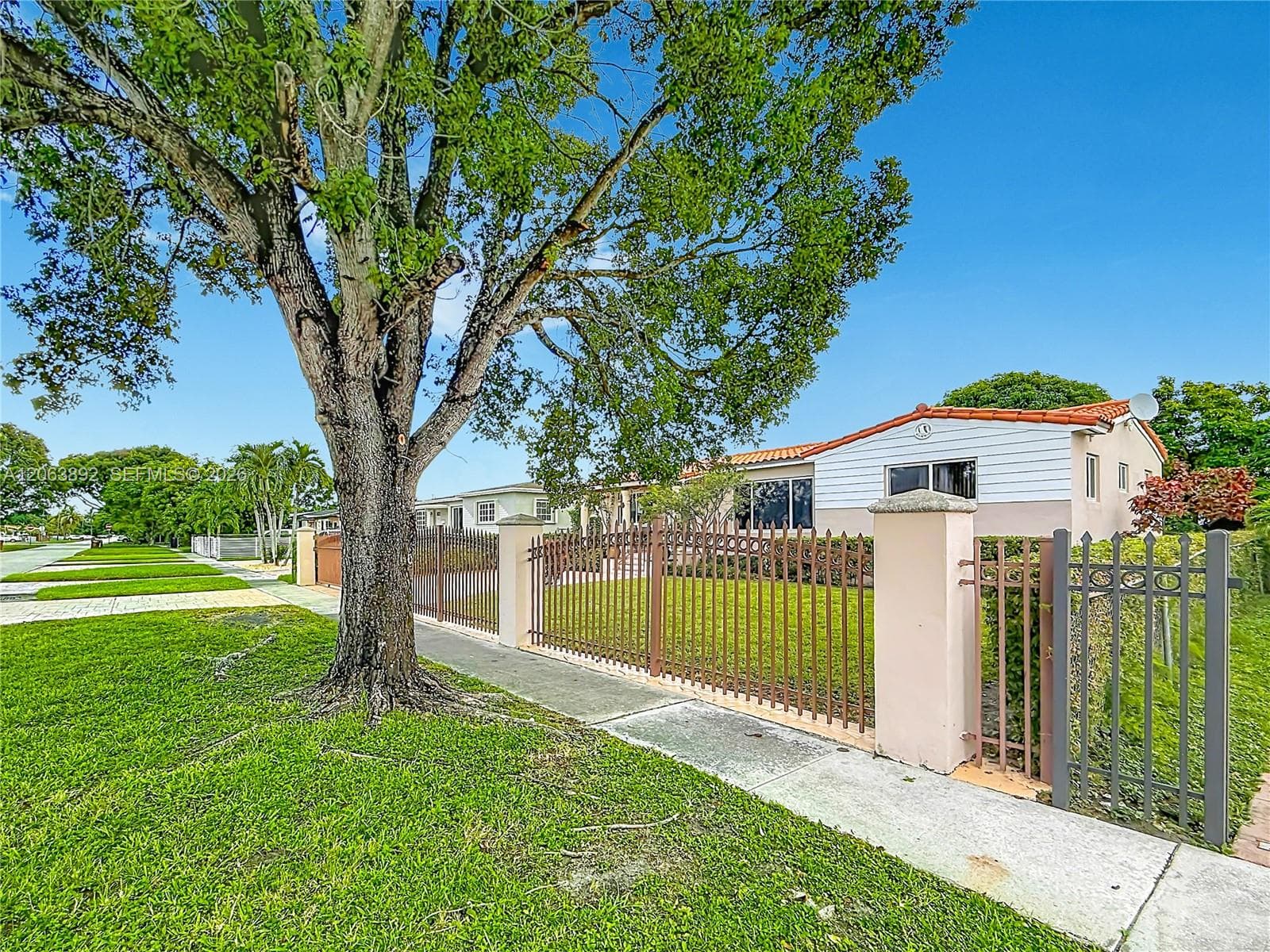 145 W 57th St, Hialeah, FL 33012 — zdjęcie 3