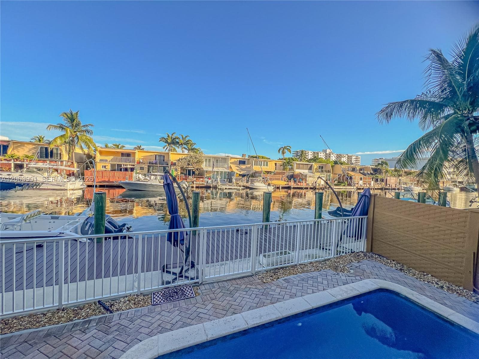 3850 NE 168th St # 4, North Miami Beach, FL 33160 — zdjęcie 2