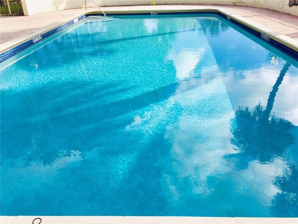 2316 S Cypress Bend Drive # 220, Pompano Beach, FL 33069 — zdjęcie 4