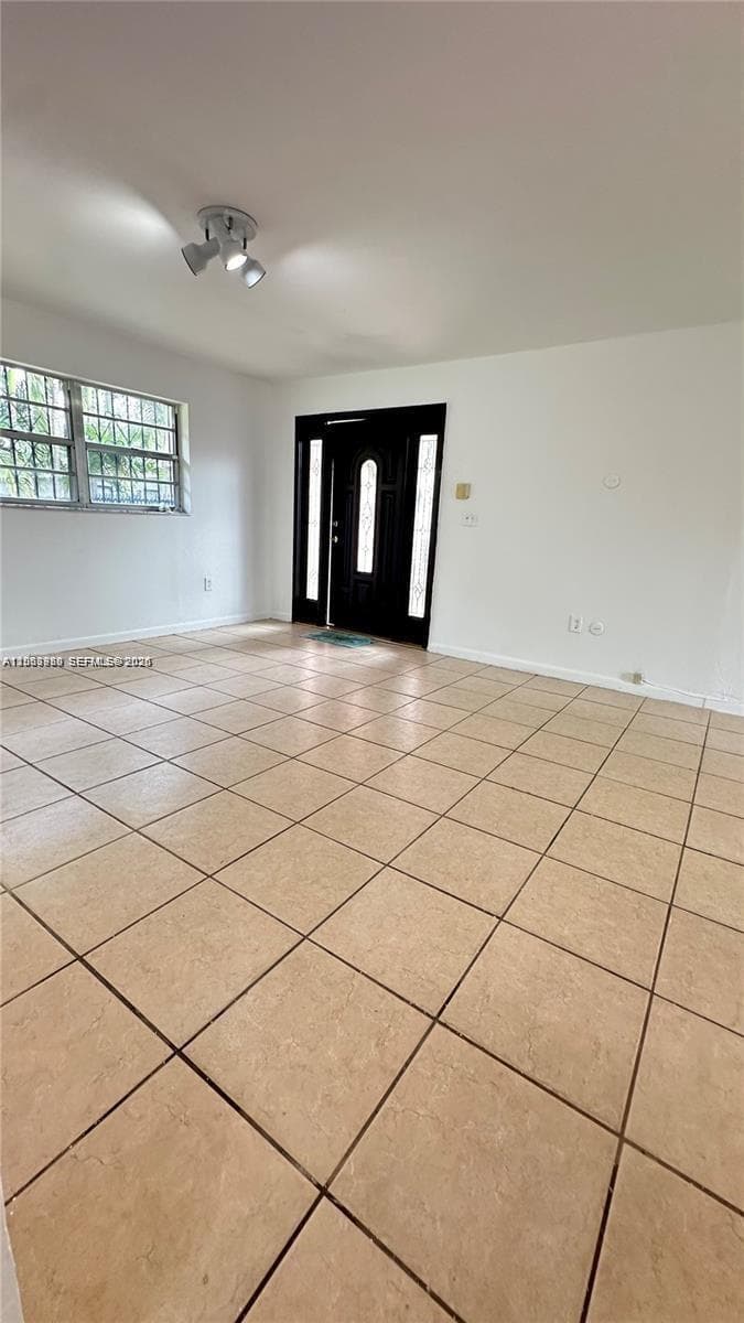 2175 NW 104th St # 2, Miami, FL 33147 — zdjęcie 2