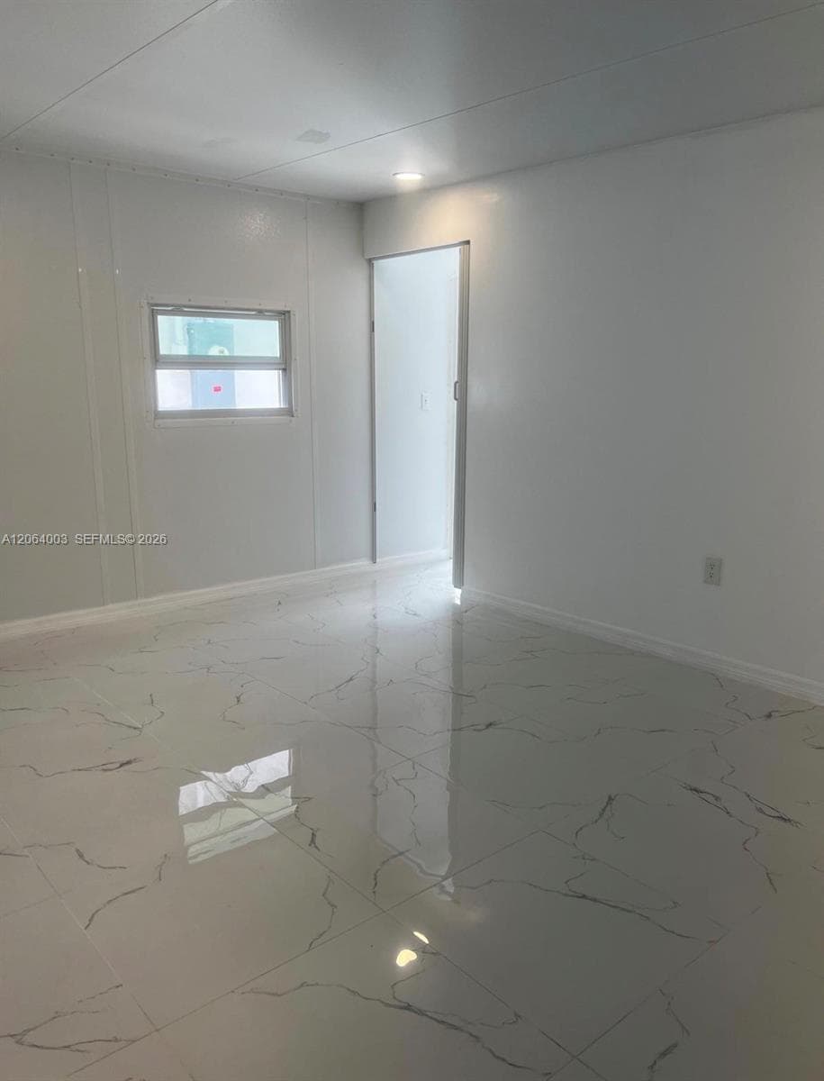 9625 NW 36th Ave # REAR B, Miami, FL 33147 — zdjęcie 2