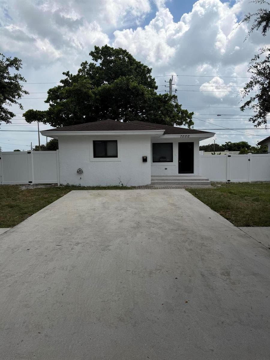 7000 TYLER Street, Hollywood, FL 33024