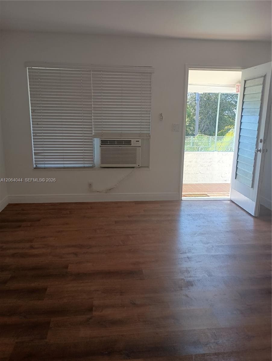 545 74 # 8, Miami Beach, FL 33142