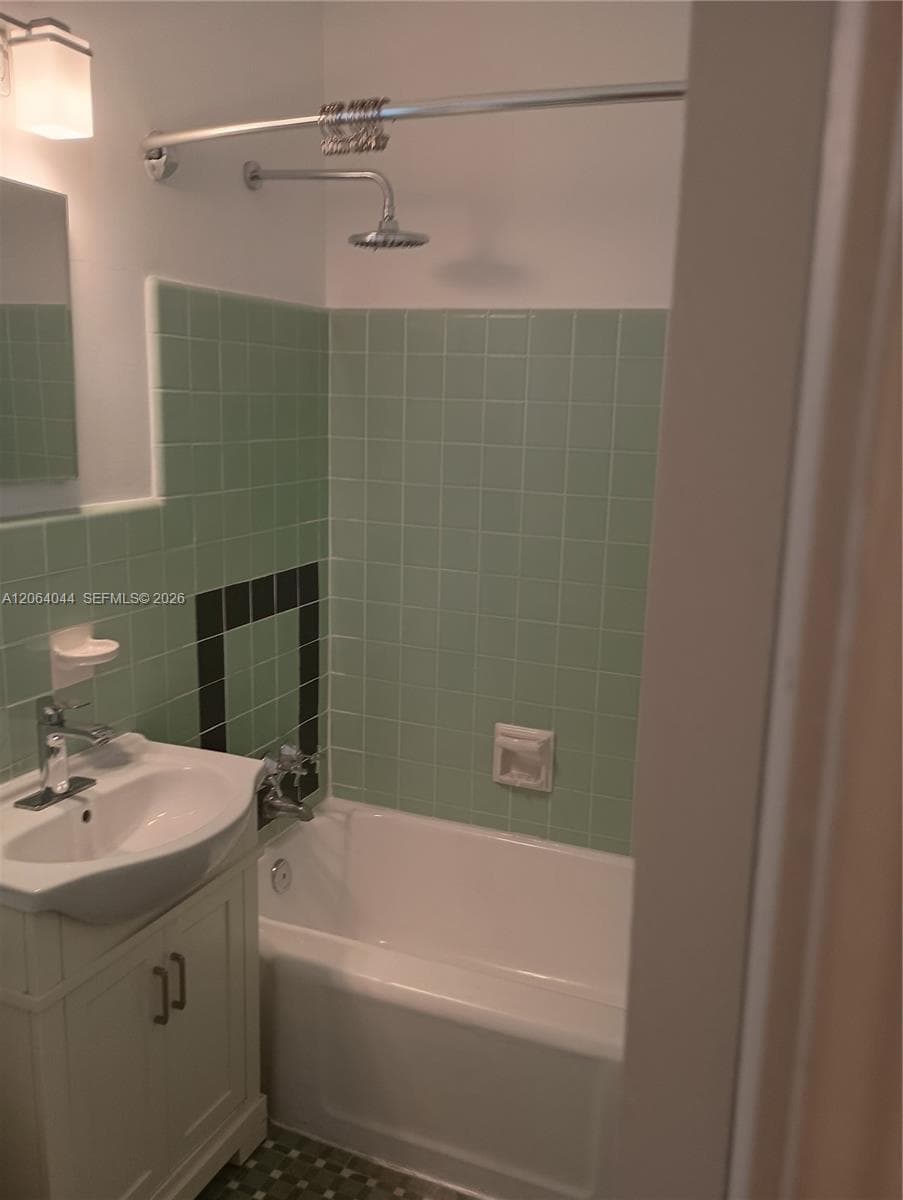 545 74 # 8, Miami Beach, FL 33142 — zdjęcie 4