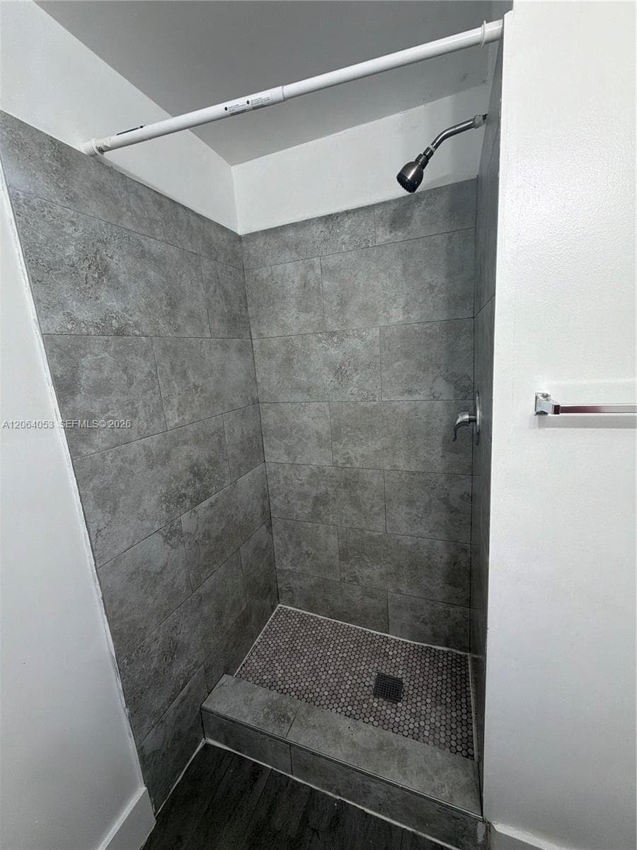 1843 Dewey St # 108, Hollywood, FL 33020 — zdjęcie 4
