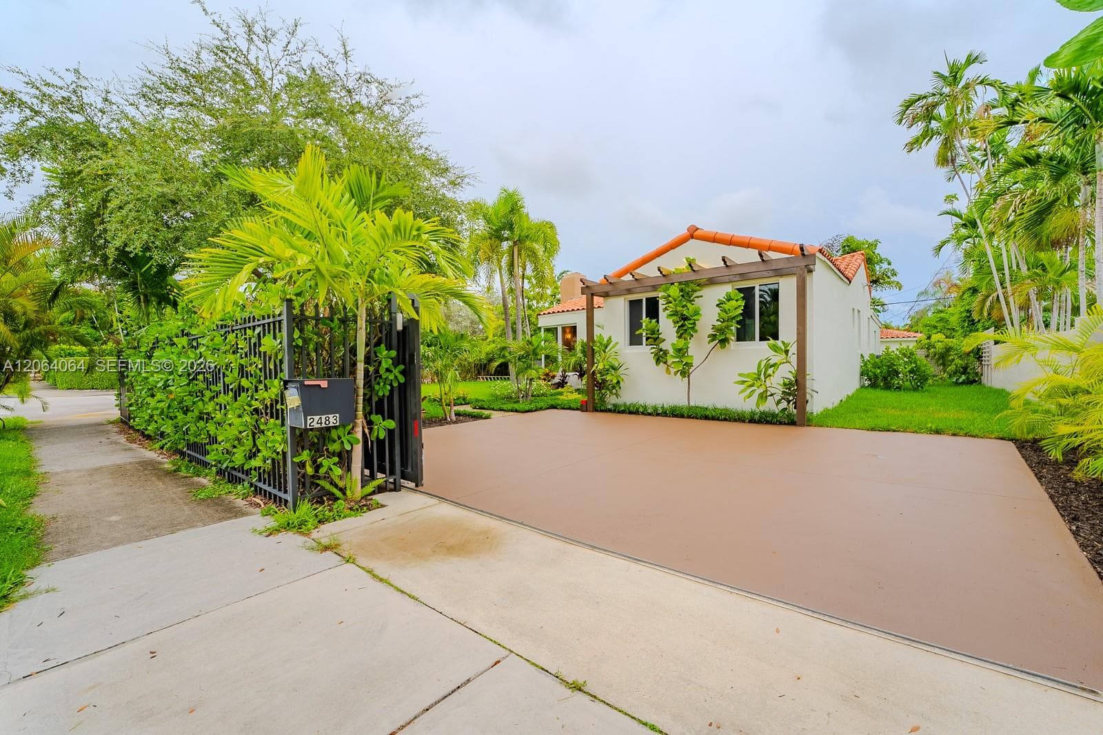 2483 SW 24th St, Miami, FL 33145 — zdjęcie 2