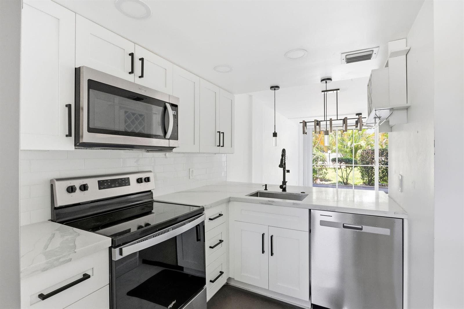 118 Royal Park Drive # 1B, Oakland Park, FL 33309