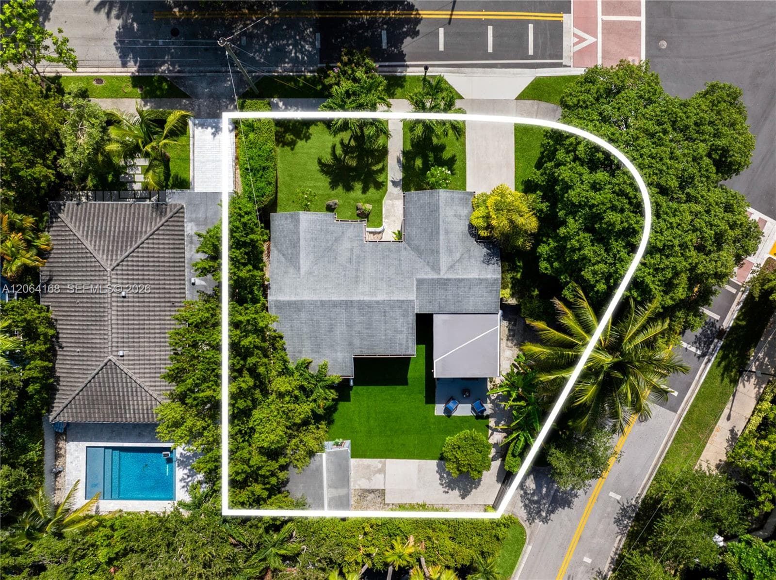902 NW 10th Ct, Miami, FL 33136 — zdjęcie 2