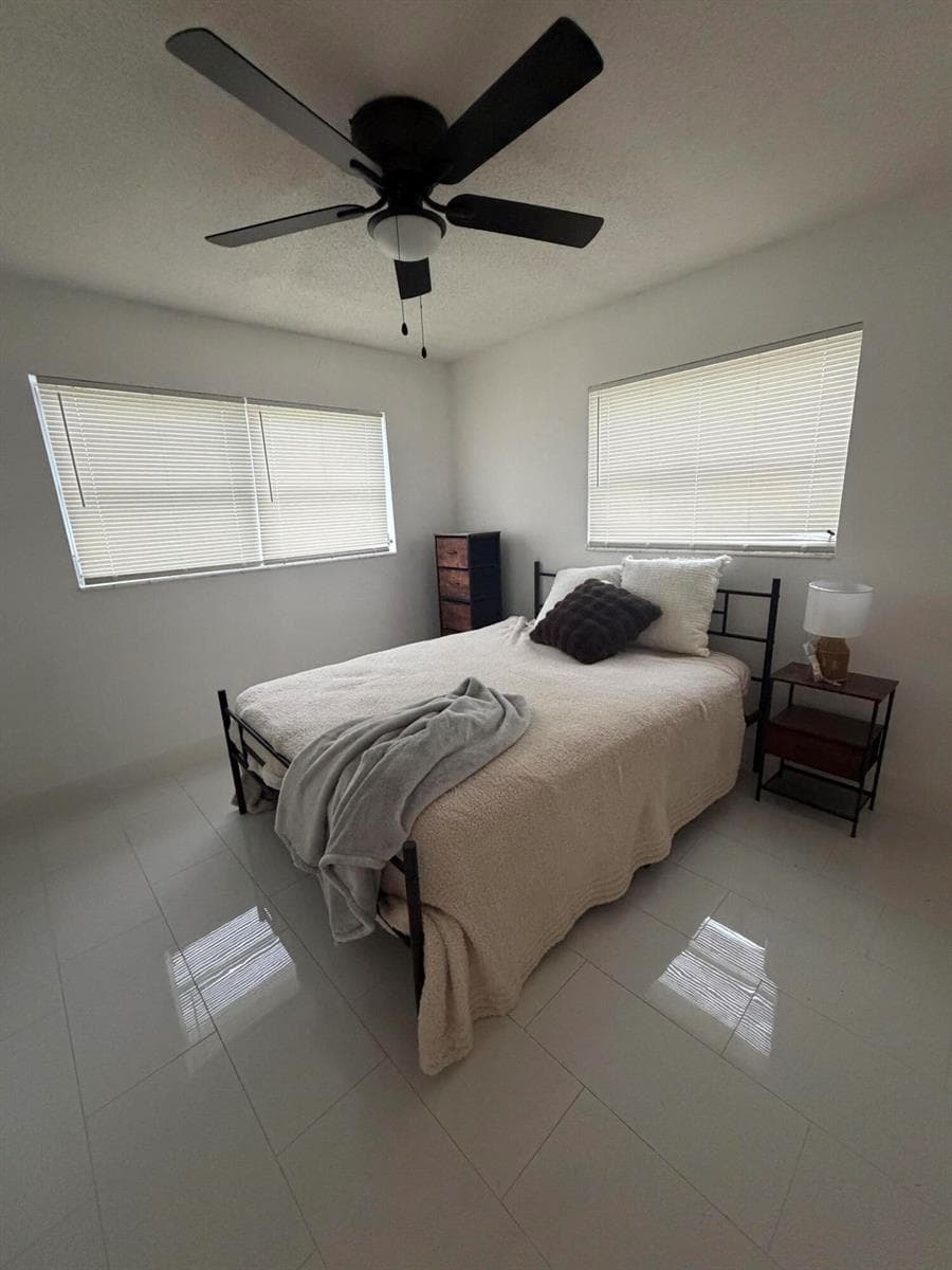 821 SW 62ND Avenue, North Lauderdale, FL 33068 — zdjęcie 4