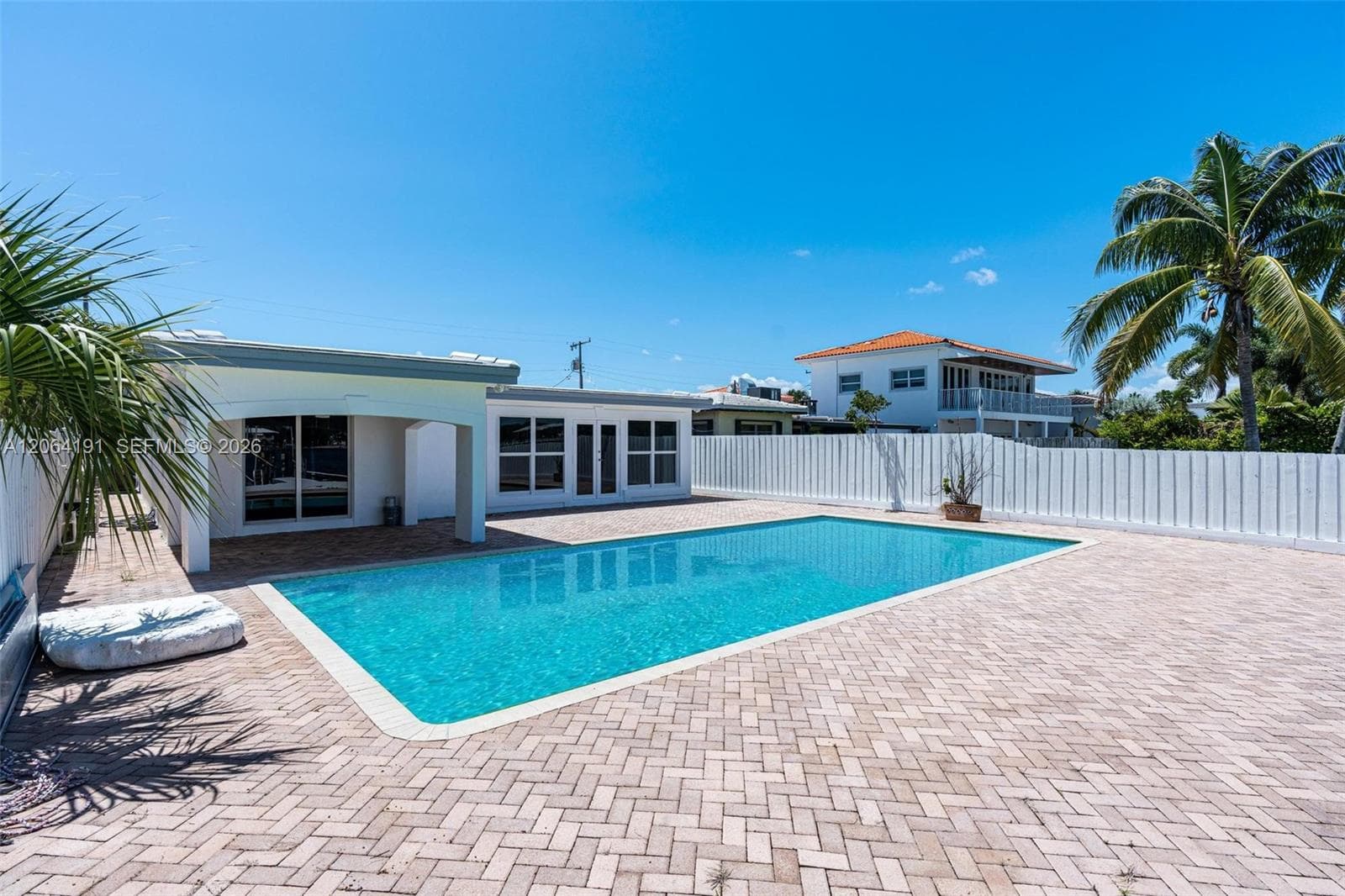 1451 Stillwater Dr, Miami Beach, FL 33141 — zdjęcie 2