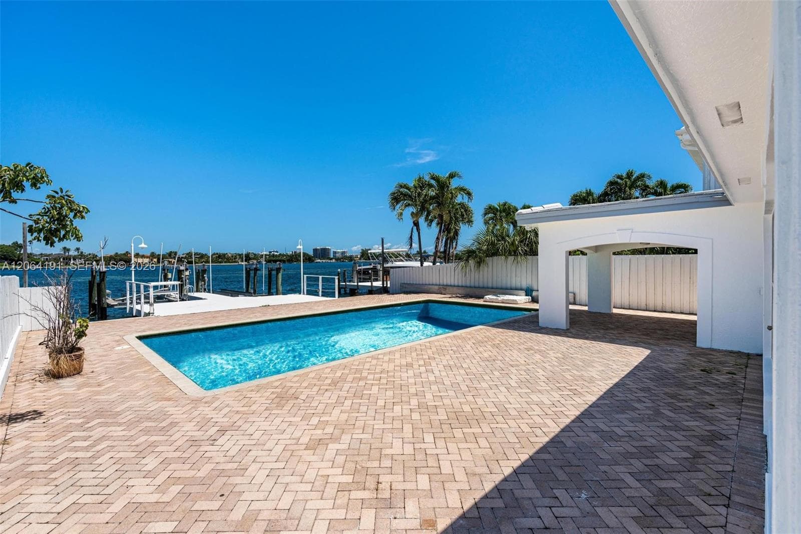 1451 Stillwater Dr, Miami Beach, FL 33141 — zdjęcie 4