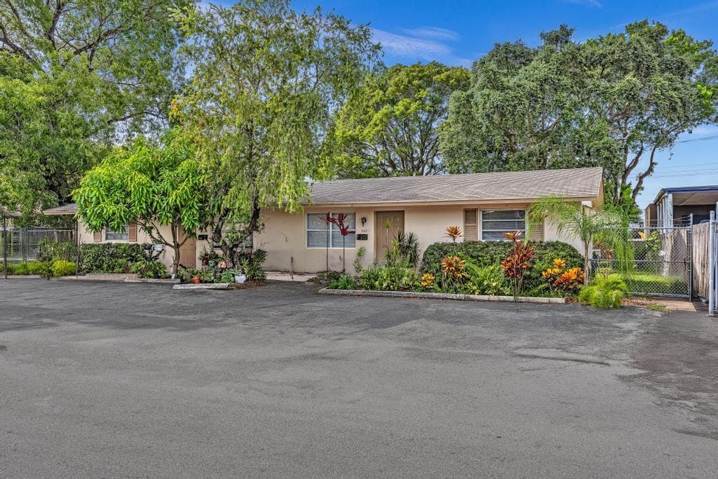 560-564 NE 35th Street, Oakland Park, FL 33334 — zdjęcie 2