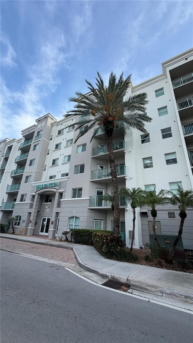 6001 SW 70th St # 445, South Miami, FL 33143