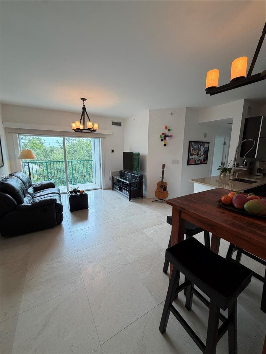 6001 SW 70th St # 445, South Miami, FL 33143 — zdjęcie 4