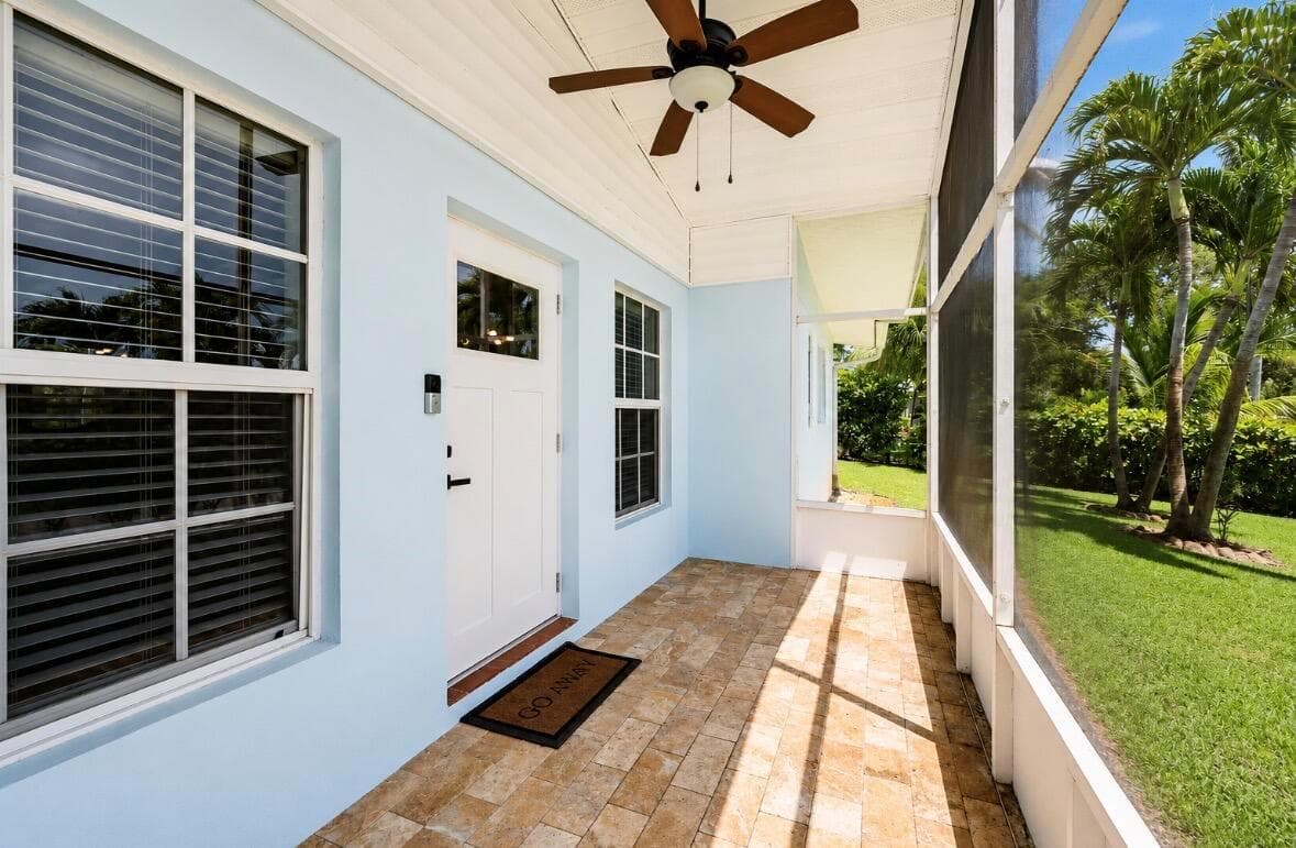 4245 NE SUNSET Drive, Jensen Beach, FL 34957 — zdjęcie 2