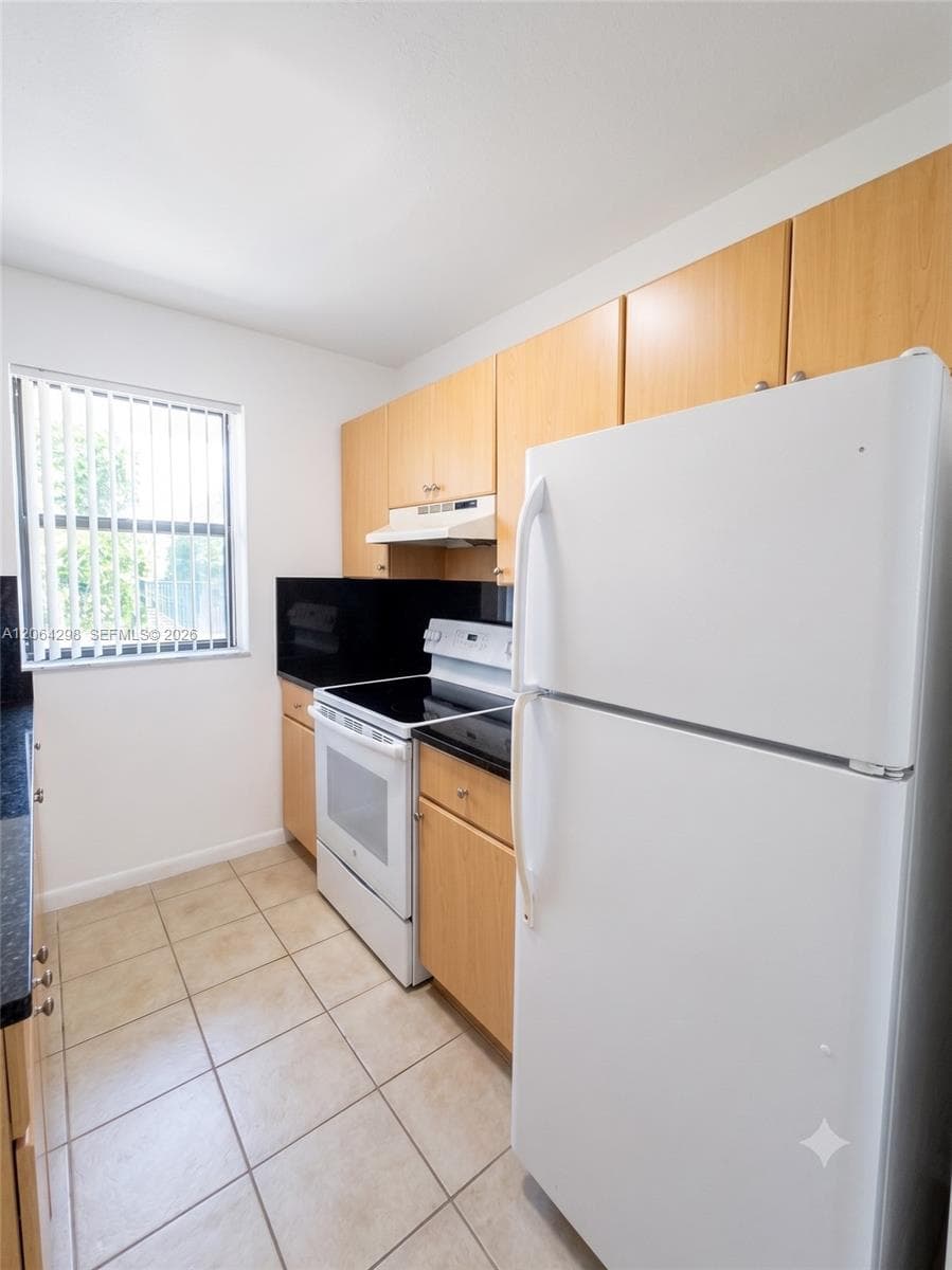 7220 NW 179 St # 201, Hialeah, FL 33015 — zdjęcie 2
