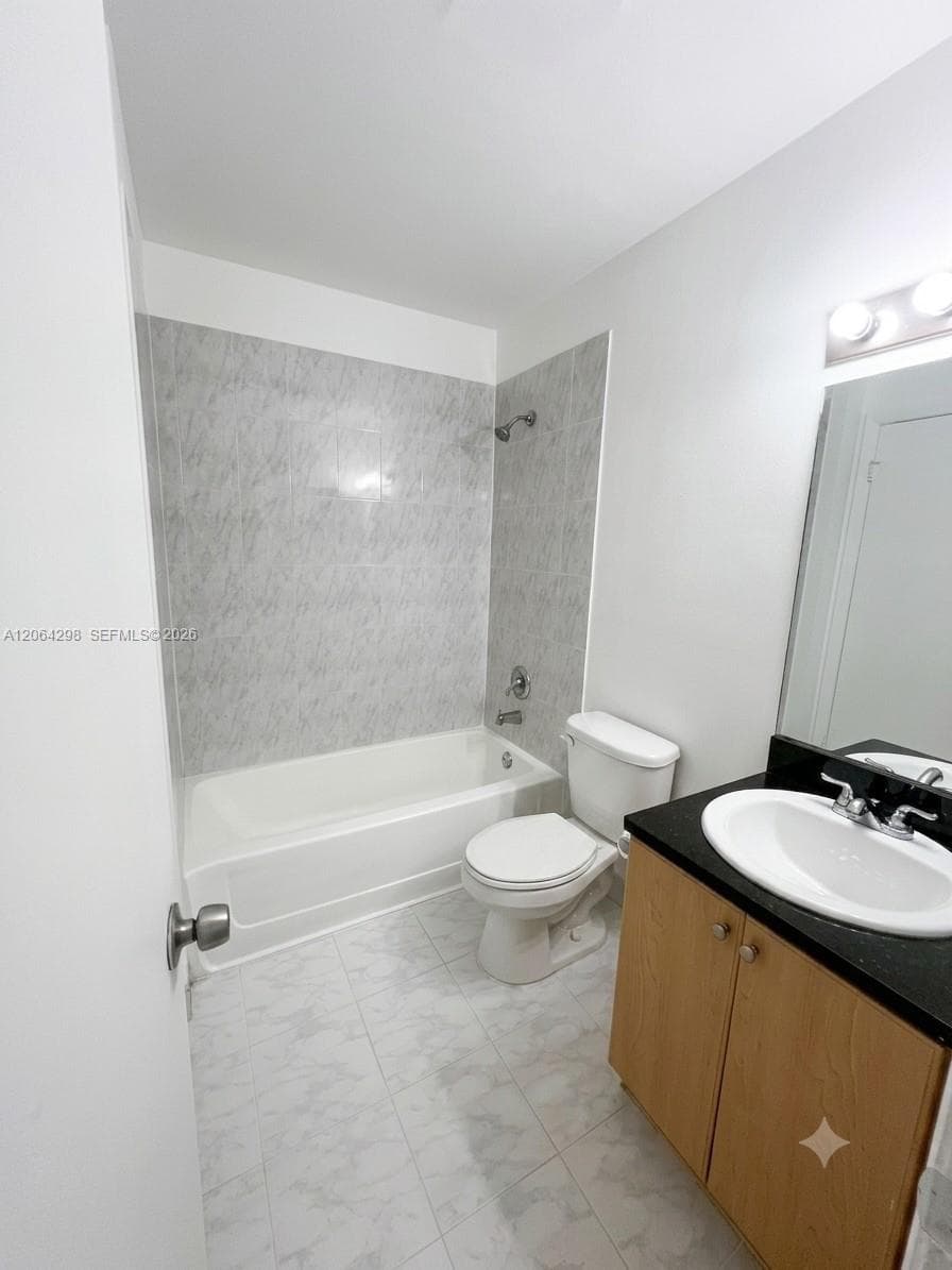 7220 NW 179 St # 201, Hialeah, FL 33015 — zdjęcie 3