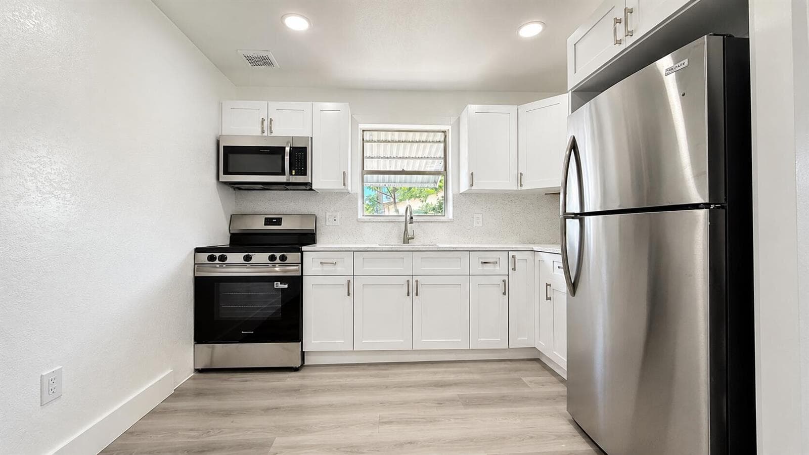 528 E Lakewood Road # B, West Palm Beach, FL 33405 — zdjęcie 5