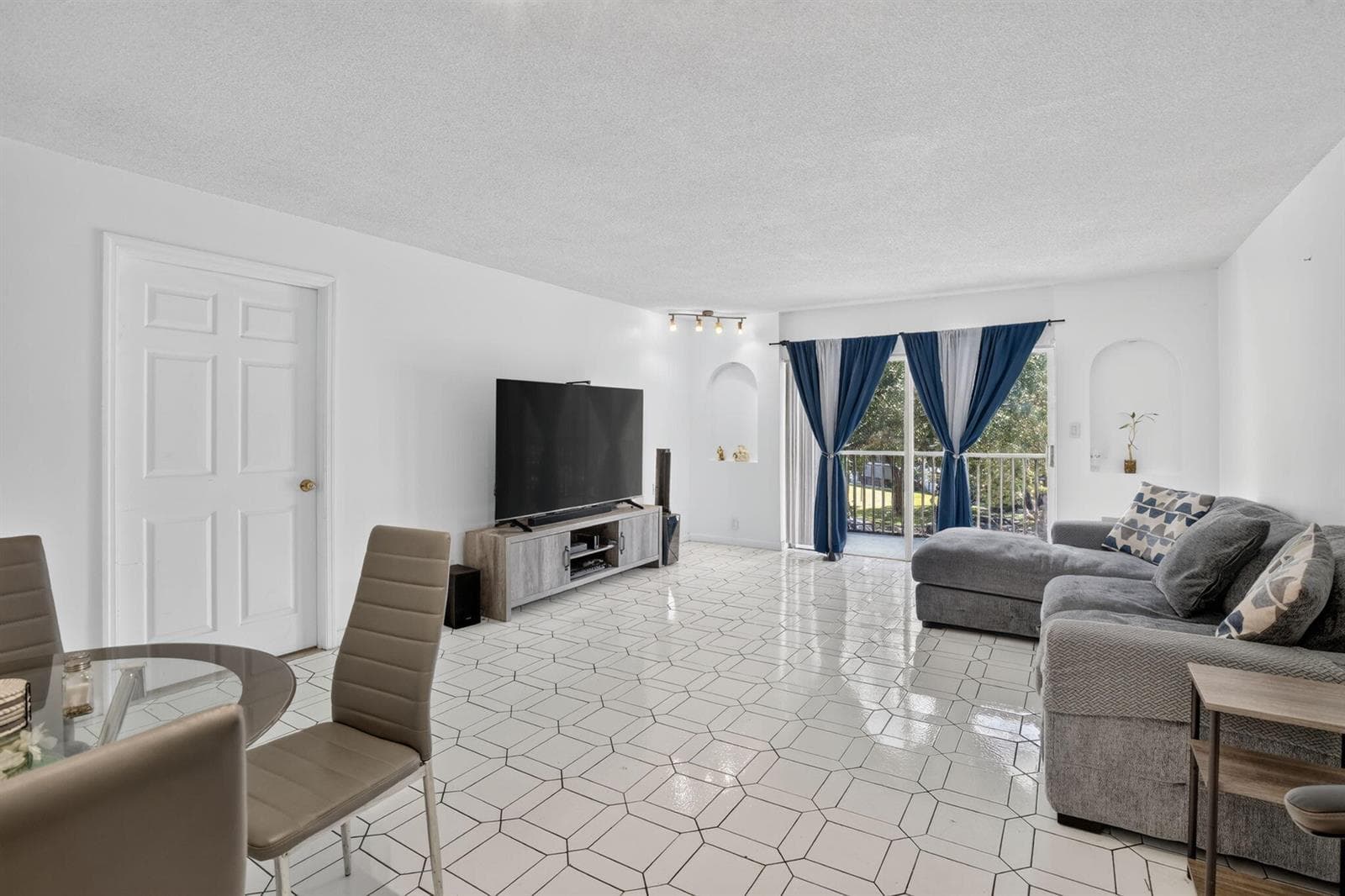 6001 N Falls Circle Drive # 306, Lauderhill, FL 33319 — zdjęcie 5