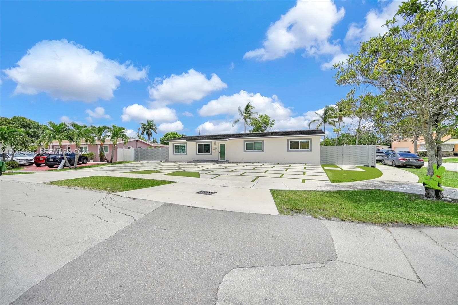 8251 NW 185th St, Hialeah, FL 33015 — zdjęcie 5