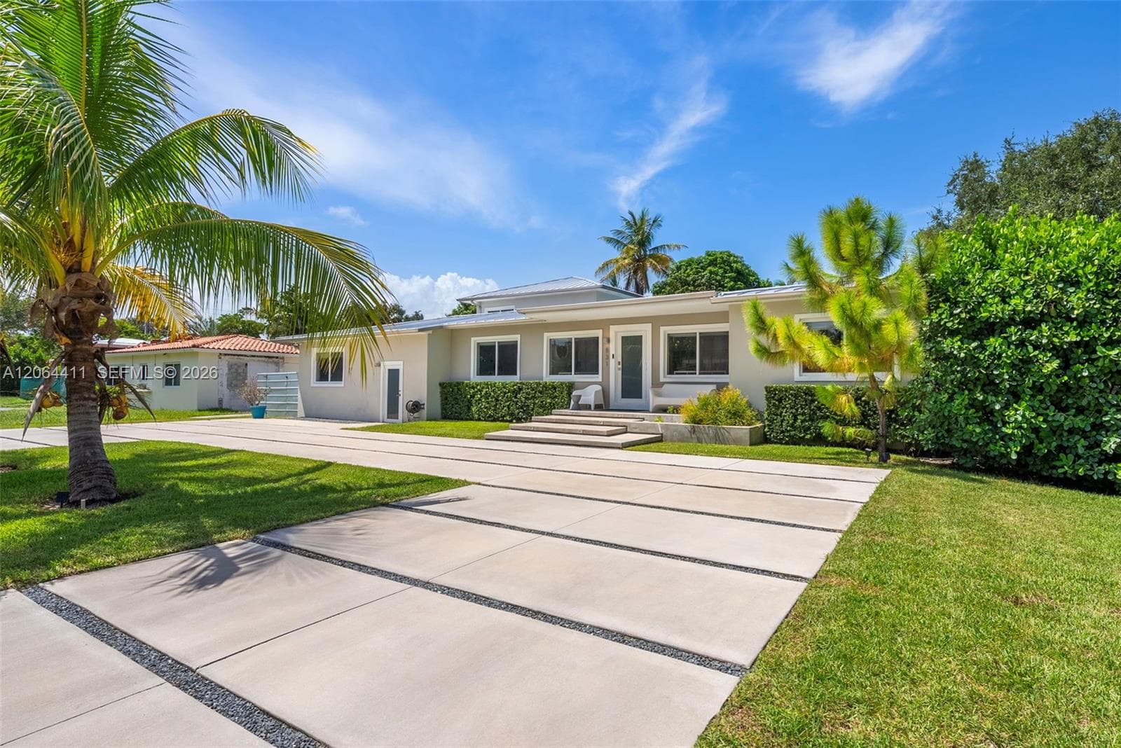 831 NE 109th St, Biscayne Park, FL 33161 — zdjęcie 4