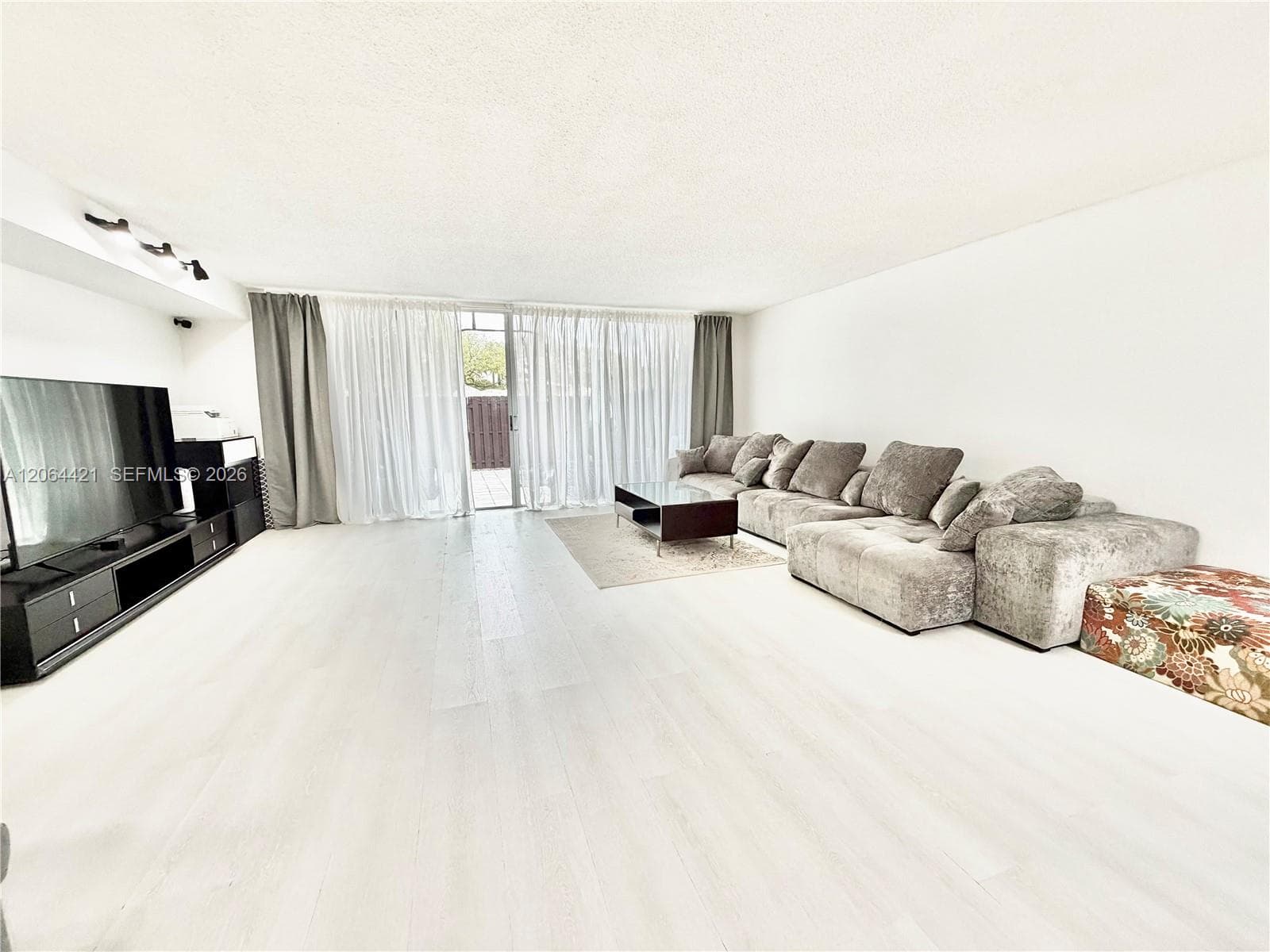 2203 NE 7th St # 14, Hallandale Beach, FL 33009 — zdjęcie 2
