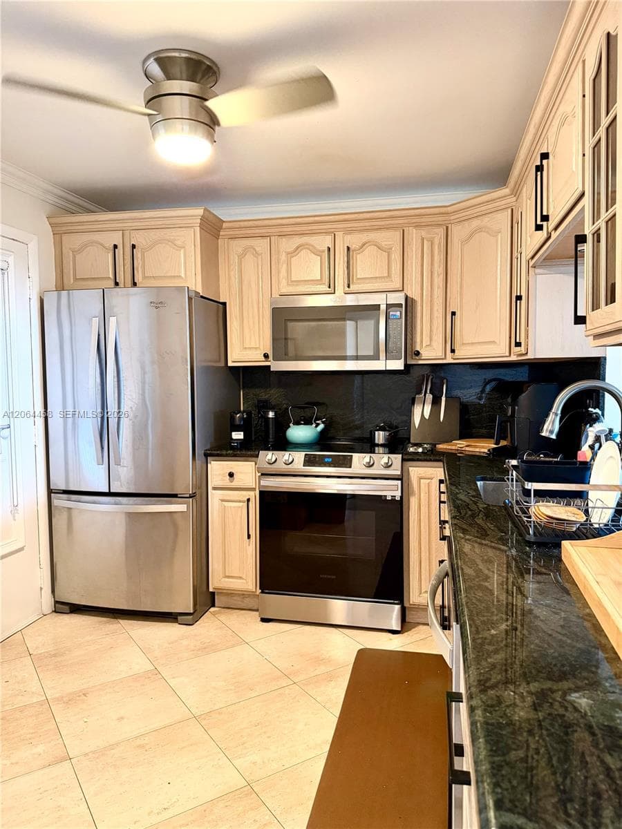 3750 NE 169th St # 311, North Miami Beach, FL 33160 — zdjęcie 5