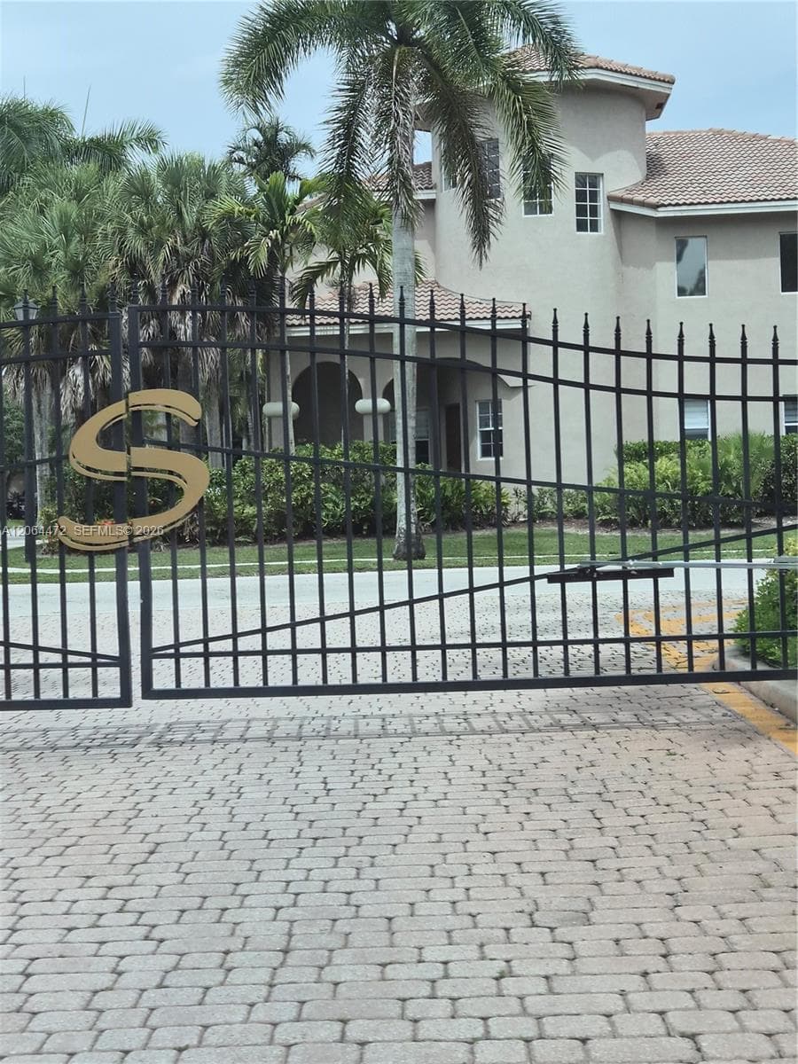 11770 NW 2nd St, Plantation, FL 33325