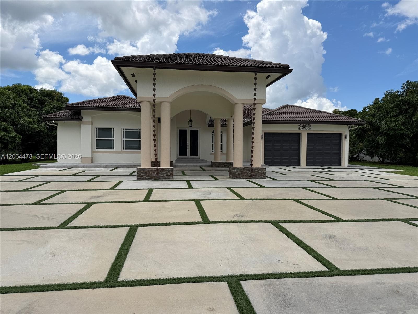 19690 SW 210th St, Miami, FL 33187