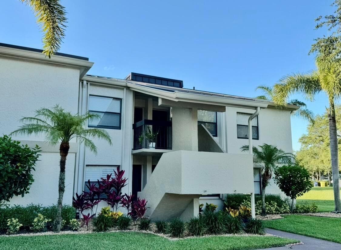 6962 Briarlake Circle # 203, Palm Beach Gardens, FL 33418