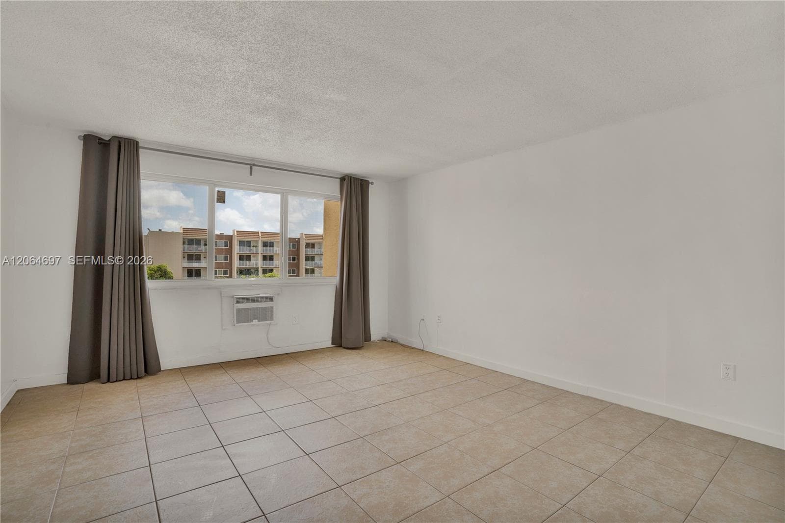 6970 NW 186th St # 3-409A, Hialeah, FL 33015 — zdjęcie 4